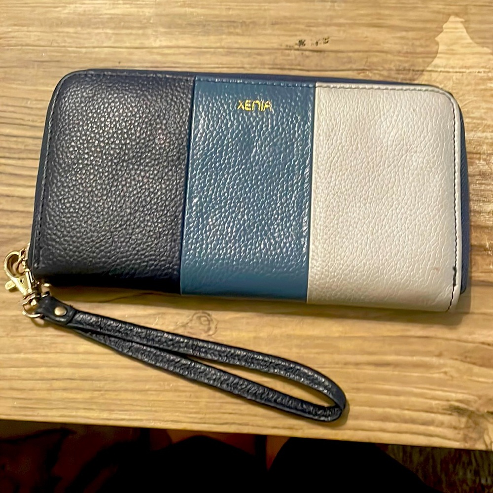 Zippered wallet